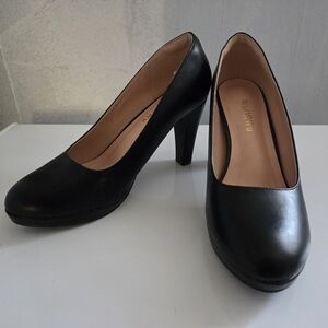 WuOrWu Women's Black Leather Pumps